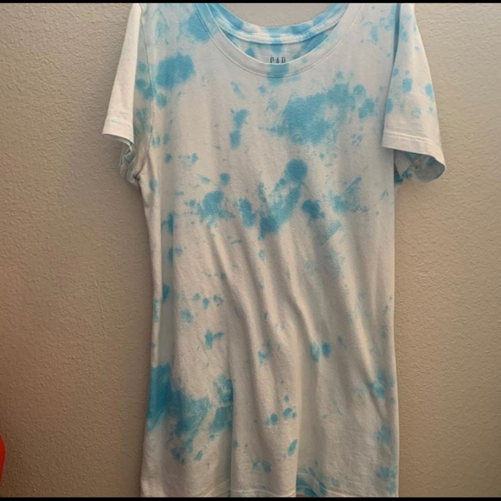 gap blue & white tie dye tee